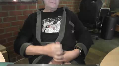Snapshot of zalinger chatting on 11/28/25, 10:40 zalinger online show from 11/28/25, 10:40