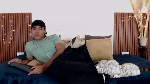 Zander online show from 12/24/24, 02:12