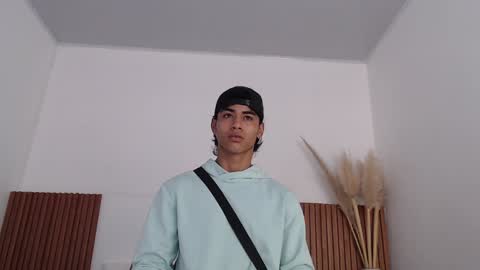 Zander online show from 01/05/25, 01:04