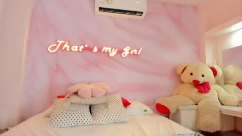 Snapshot of zara_holly_ chatting on 05/15/26, 07:10 Zara online show from 05/15/26, 07:10