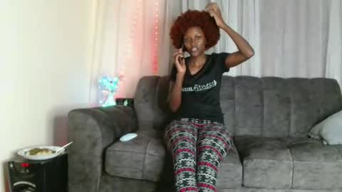 Snapshot of zara_lae chatting on 09/19/25, 10:38 nicky online show from 09/19/25, 10:38