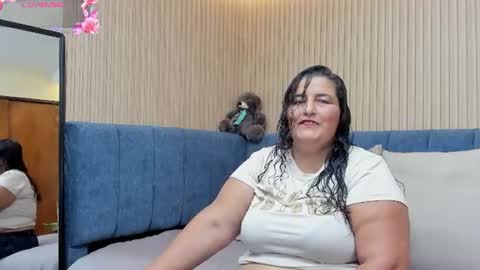 Snapshot of zara_milf_ chatting on 06/19/26, 12:20 zara online show from 06/19/26, 12:20