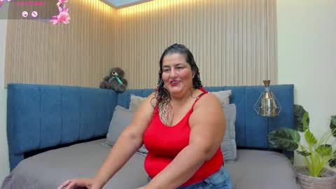 Snapshot of zara_milf_ chatting on 06/30/26, 12:17 zara online show from 06/30/26, 12:17