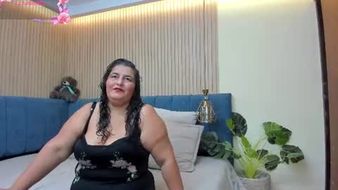 Snapshot of zara_milf_ chatting on 07/03/26, 12:11 zara online show from 07/03/26, 12:11
