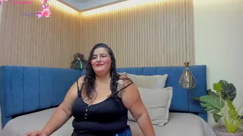 Snapshot of zara_milf_ chatting on 07/15/26, 12:32 zara online show from 07/15/26, 12:32