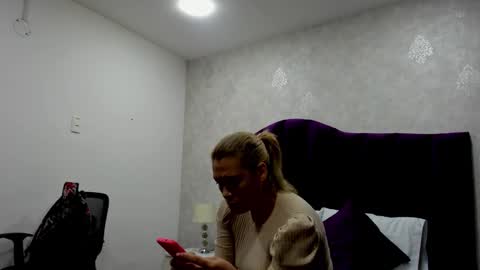 Zarah Andrews online show from 01/06/26, 12:09