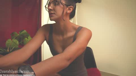 Snapshot of zarahlynch chatting on 12/21/24, 09:04 Miss Lynch Next show 2911 online show from 12/21/24, 09:04