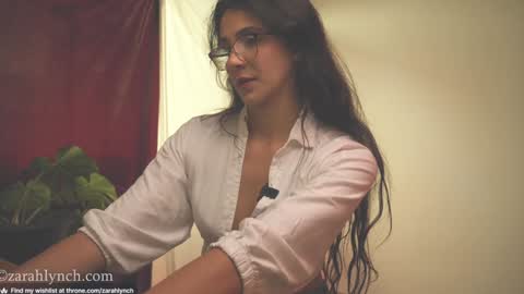 Snapshot of zarahlynch chatting on 01/07/25, 09:25 Miss Lynch Next show 2911 online show from 01/07/25, 09:25