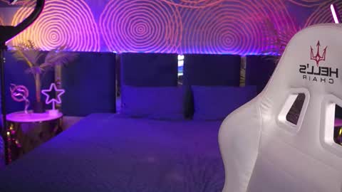 Lola online show from 09/28/25, 07:08