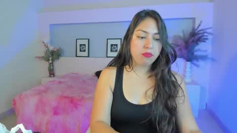 Snapshot of zararosse7 chatting on 10/13/25, 11:43 ZaraRosse7 online show from 10/13/25, 11:43