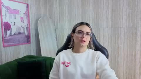 Isabella online show from 05/01/26, 12:43