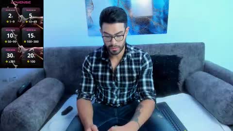 Snapshot of zarekfox chatting on 10/13/25, 07:25 Zarek online show from 10/13/25, 07:25