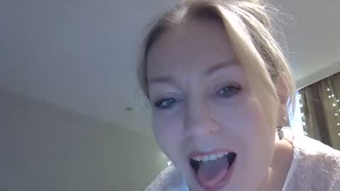 Zarina Swift online show from 11/21/25, 04:33