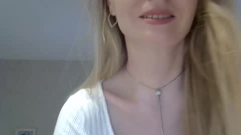 Snapshot of zarinaswift chatting on 05/14/26, 04:52 Zarina Swift online show from 05/14/26, 04:52