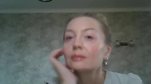 Snapshot of zarinaswift chatting on 06/07/26, 07:12 Zarina Swift online show from 06/07/26, 07:12