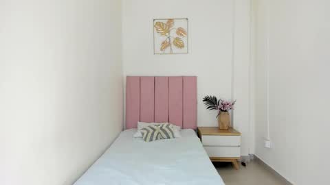 vanessa  online show from 10/31/25, 08:54