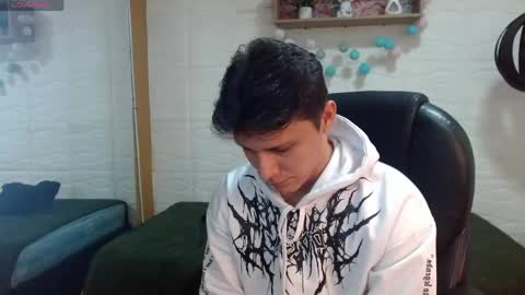Snapshot of zayn_clausen chatting on 05/01/26, 05:39 zayn_clausen online show from 05/01/26, 05:39