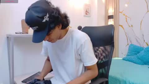 Snapshot of zayn_fox32 chatting on 06/16/26, 07:05 Zayn online show from 06/16/26, 07:05