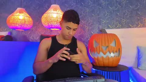 Zayn Cross online show from 10/24/25, 05:37