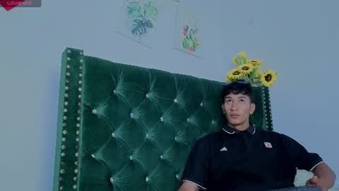 Snapshot of zaynmoretti chatting on 06/21/26, 04:09 zaynmoretti online show from 06/21/26, 04:09