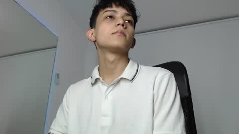 Snapshot of zaynvoss chatting on 06/19/26, 02:05 zaynvoss online show from 06/19/26, 02:05