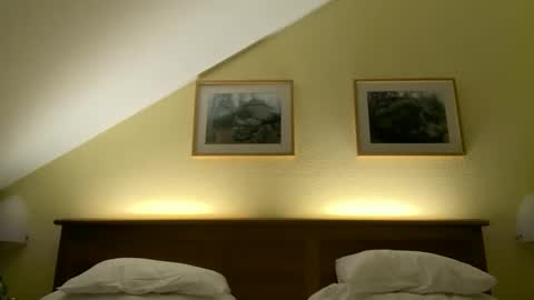 Snapshot of zech2455 chatting on 11/19/25, 09:48 zech2455 online show from 11/19/25, 09:48