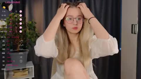 Snapshot of zegoi chatting on 09/15/25, 01:22 Avi online show from 09/15/25, 01:22