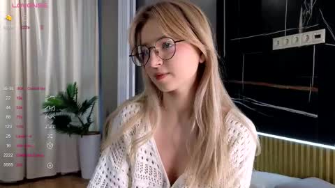 Snapshot of zegoi chatting on 10/10/25, 01:43 Avi online show from 10/10/25, 01:43