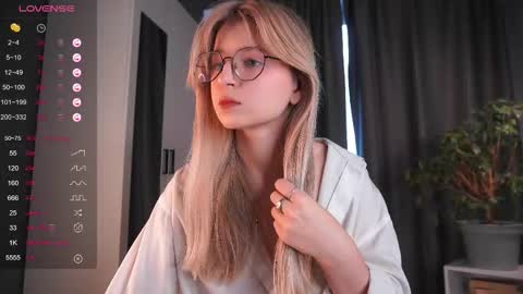 Snapshot of zegoi chatting on 10/18/25, 01:12 Avi online show from 10/18/25, 01:12