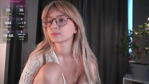 Snapshot of zegoi chatting on 10/24/25, 01:07 Avi online show from 10/24/25, 01:07