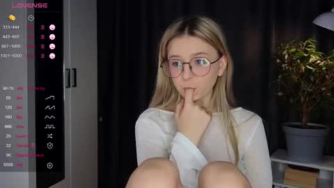 Snapshot of zegoi chatting on 11/14/25, 01:32 Avi online show from 11/14/25, 01:32