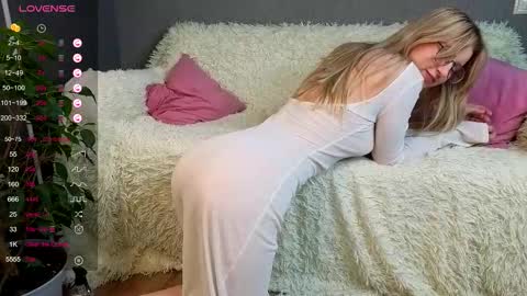 Snapshot of zegoi chatting on 11/26/25, 01:12 Avi online show from 11/26/25, 01:12