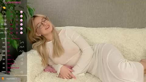 Snapshot of zegoi chatting on 12/03/25, 02:15 Avi online show from 12/03/25, 02:15