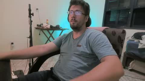 Snapshot of zehdolandia chatting on 04/19/26, 01:05 pervboy online show from 04/19/26, 01:05