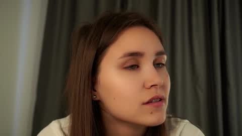 Emilia online show from 09/19/25, 01:07