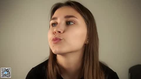 Emilia online show from 09/30/25, 01:10