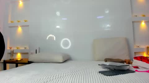 Zenda Evans online show from 11/24/25, 03:39