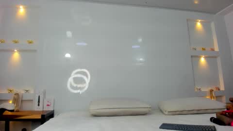 Zenda Evans online show from 11/26/25, 04:02