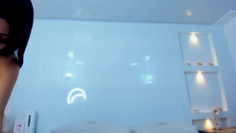 Zenda Evans online show from 12/05/25, 04:10