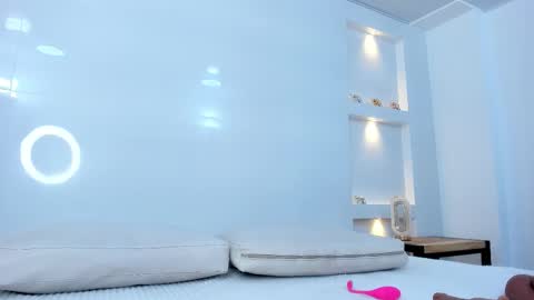 Zenda Evans online show from 12/19/25, 04:52