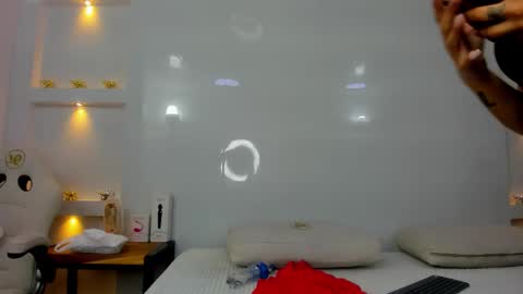 Zenda Evans online show from 12/22/25, 03:47