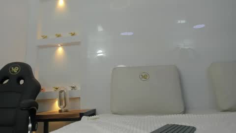 Zenda Evans online show from 04/17/26, 04:04