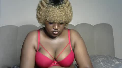 Snapshot of zendayah47 chatting on 02/07/26, 01:26 Caramel online show from 02/07/26, 01:26