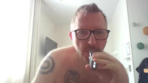 Snapshot of zenlem chatting on 05/18/26, 05:35 zenlem online show from 05/18/26, 05:35