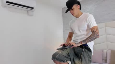 Sebas online show from 10/16/25, 02:34