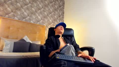 zeus online show from 12/07/24, 09:11