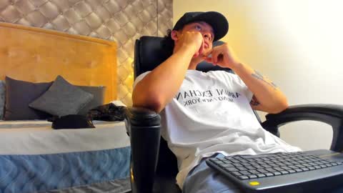 zeus online show from 12/21/24, 10:40