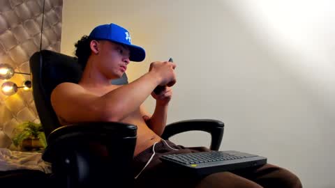 zeus online show from 12/28/24, 09:51