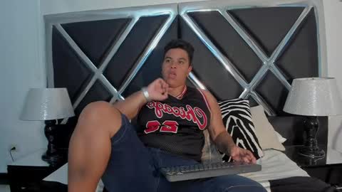 Snapshot of zeussmithh chatting on 04/10/26, 12:32 zeussmithh online show from 04/10/26, 12:32