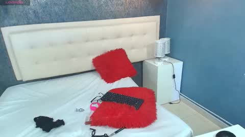 ZHAMIRA  ANDRES online show from 11/09/25, 05:22